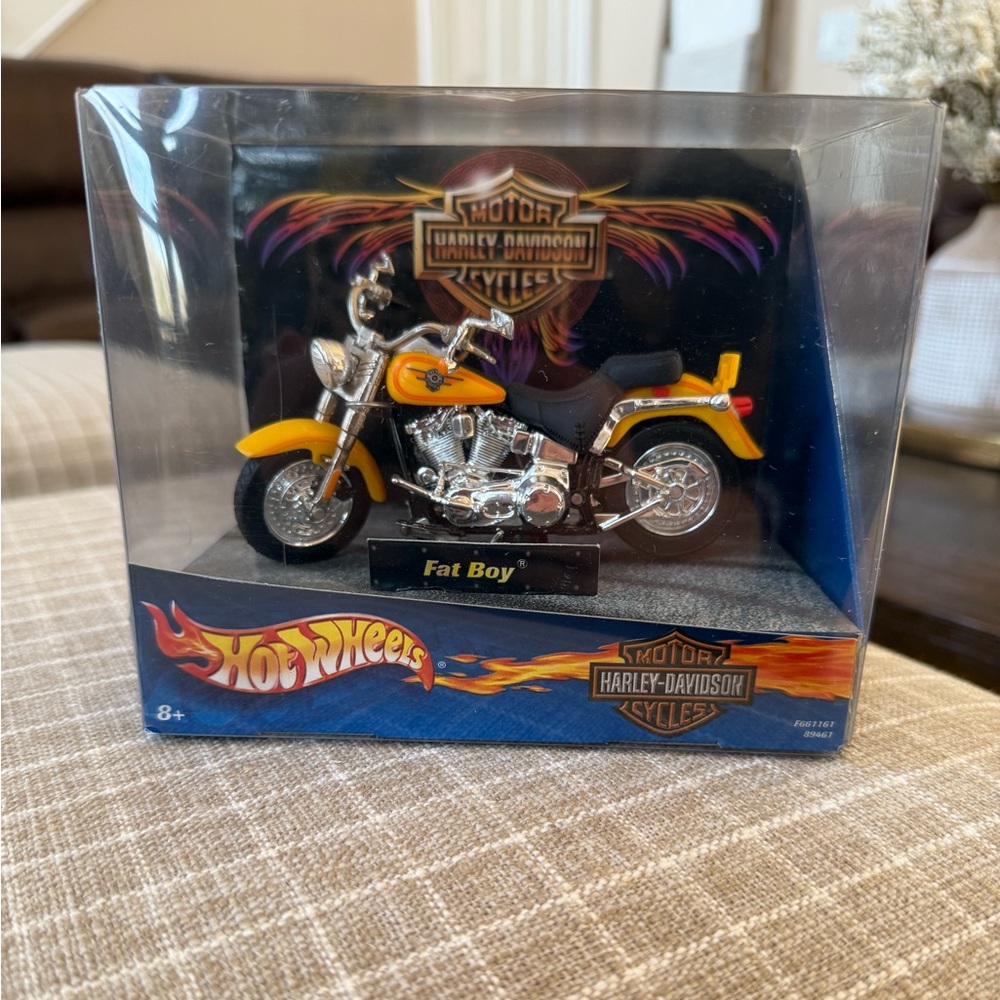 2001 Mattel Hot Wheels Harley Davidson Fat Boy Motorcycle Diecast 1:18 Yellow 5"